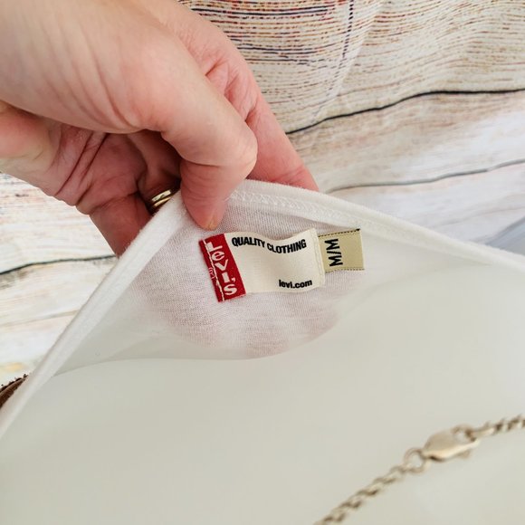 4/$30. Vintage Levis Tee size Med - Picture 4 of 4